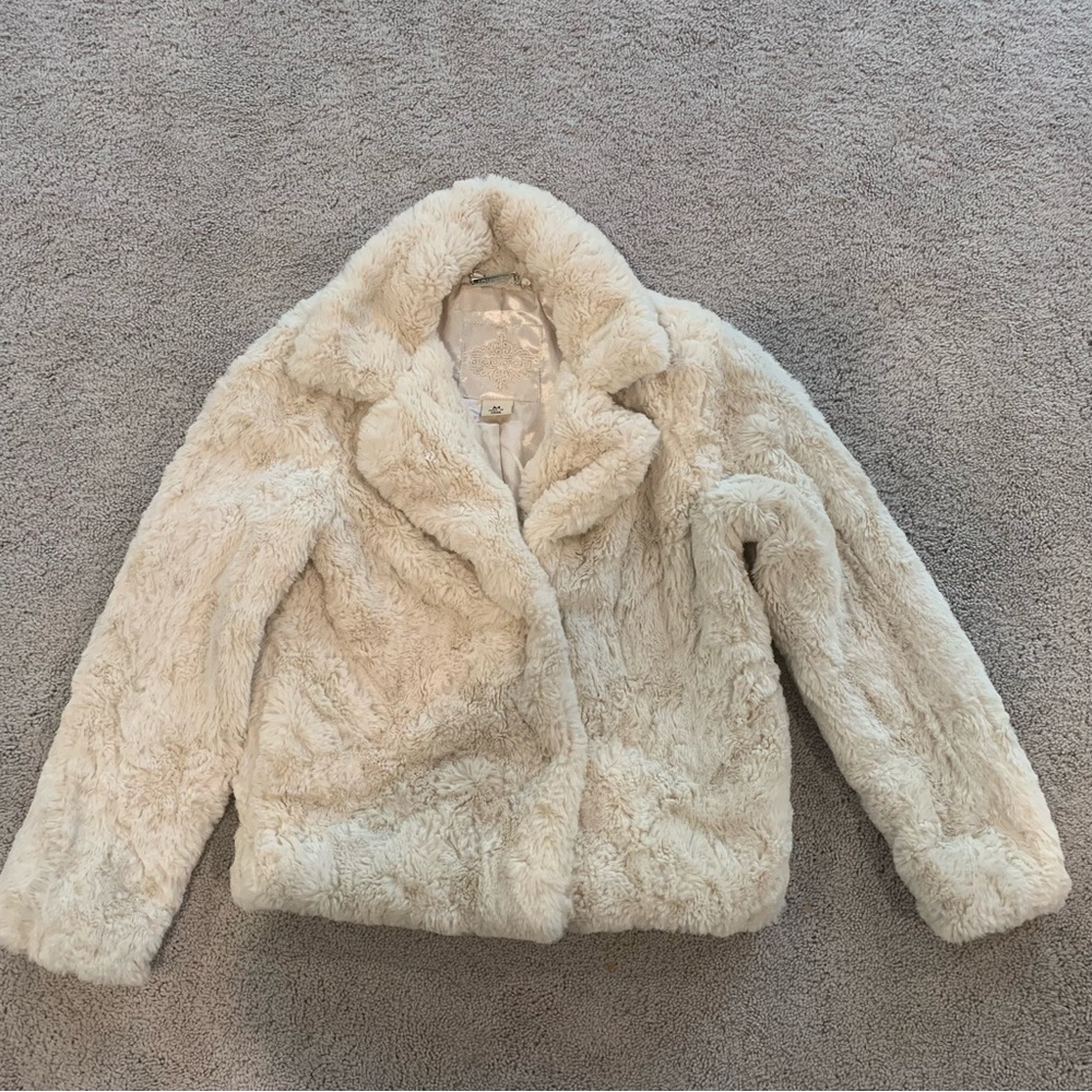 Girls faux fur jacket size M, used in good condition